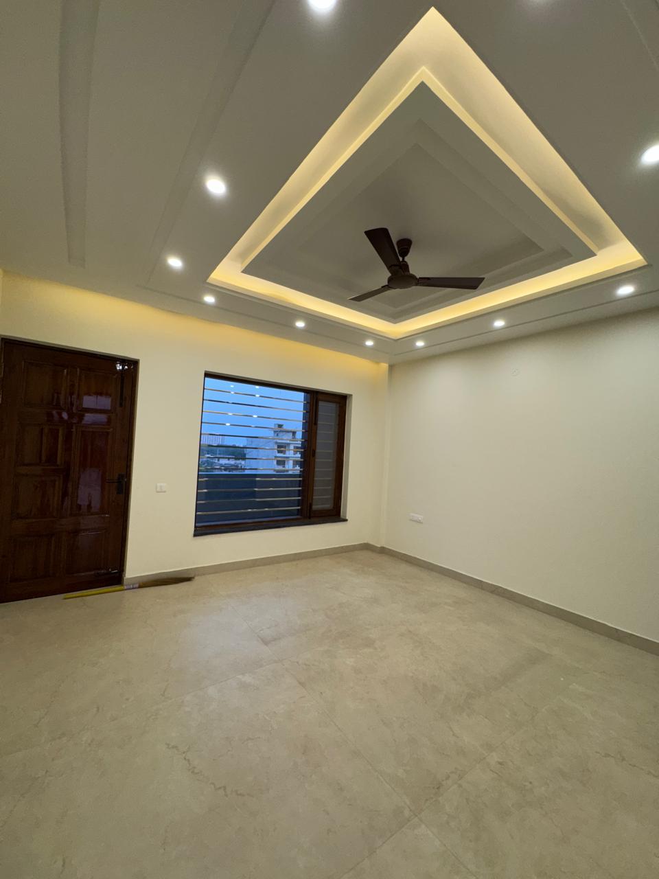 3 BHK Builder Floor For Rent in Sector 76