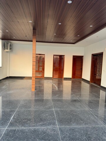 4 BHK Builder Floor For Rent in Sector 76