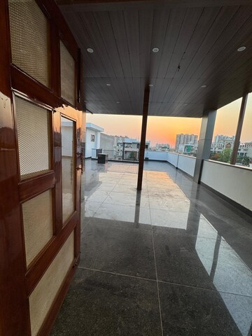 2 BHK Builder Floor For Rent in Sector 76