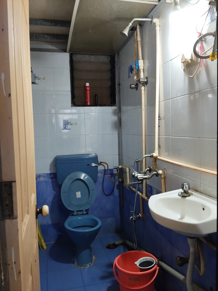 Bathroom, malad west Pg For Boys & Girls In Malad West 8633288