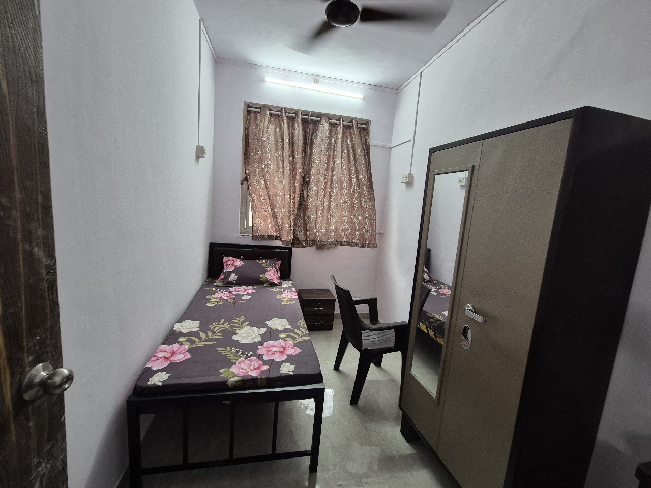 Pg For Rent in Gharapna 