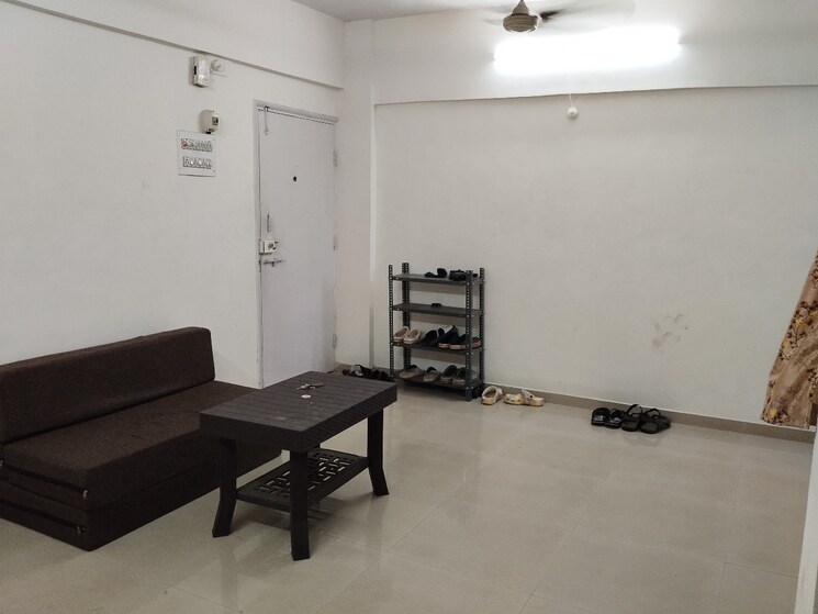Room, malad east Pg For Boys & Girls In Malad East 8633293