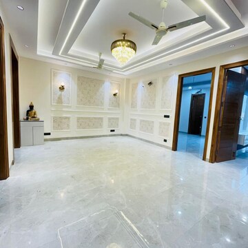 Room in 3 BHK Builder Floor at Ansal Versalia Avante, Sector 67 – for Sale