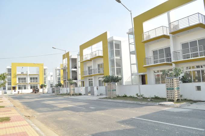 3 BHK + Study Room Villa For Sale in BPTP Parklands Villa