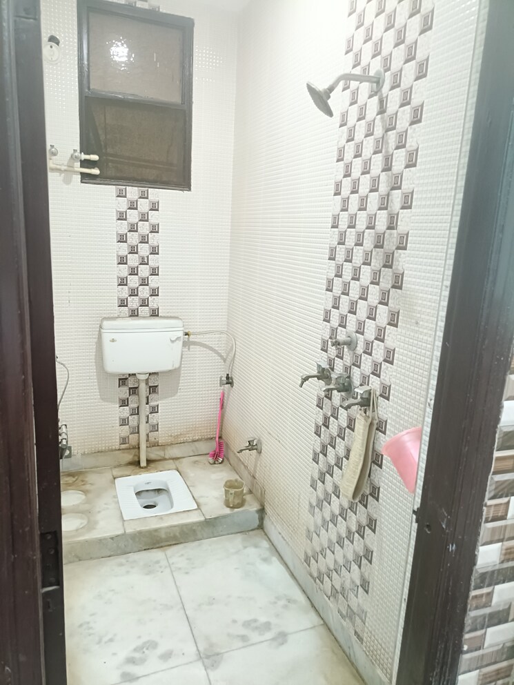 Bathroom, uttam nagar 2 Bedroom 500 Sq.Ft. Builder Floor In Uttam Nagar Delhi 8633374