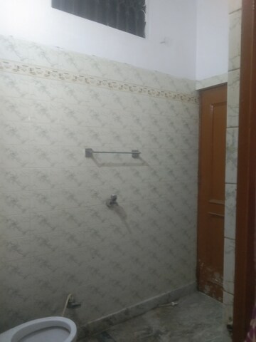 Room in 3.5 BHK Builder Floor at Sector 28 – for Rent
