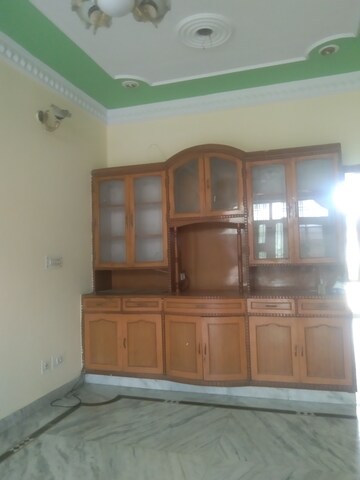 Furnished Amenities in 2.5 BHK Builder Floor at Sector 28 – for Rent