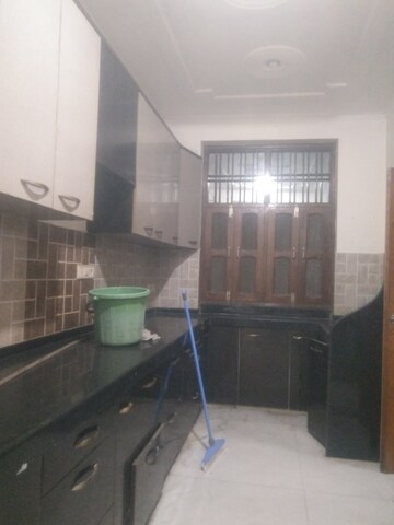 Kitchen in 2.5 BHK Builder Floor at Sector 28 – for Rent