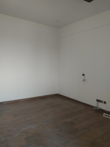 Room in 3.5 BHK Builder Floor at Sector 28 – for Rent