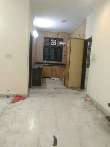 Room in 3.5 BHK Builder Floor at Sector 28 – for Rent