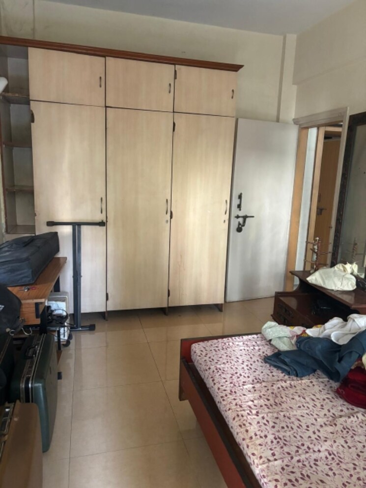 Master Bedroom, law college road 2 Bedroom 1000 Sq.Ft. Apartment In Law College Road Pune 8633446