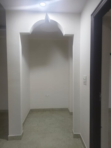 Building Lobby in 3.5 BHK Builder Floor at Sector 29 – for Rent