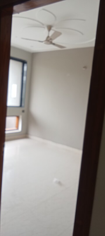 Room in 4 BHK Independent House at Delta I Greater Noida – for Rent