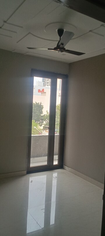 Room in 4 BHK Independent House at Delta I Greater Noida – for Rent