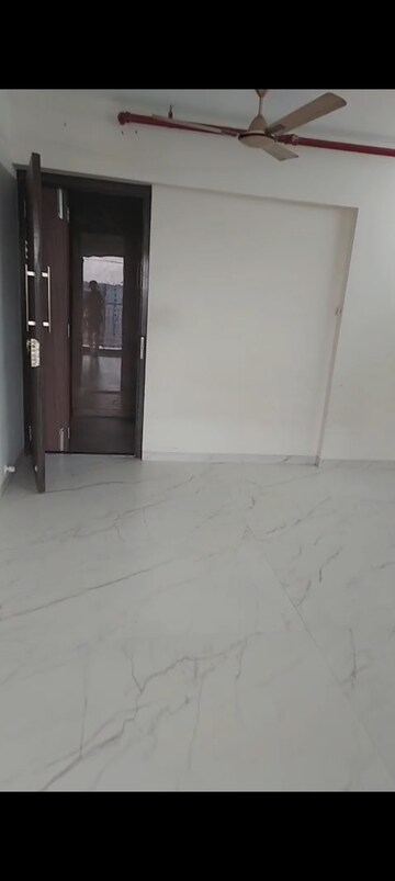 Room in 1.5 BHK Apartment at Deraiya Iconico, Kurla East – for Rent