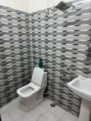 Bathroom in 2.5 BHK Apartment at Nanda Ki Chowki – for Rent