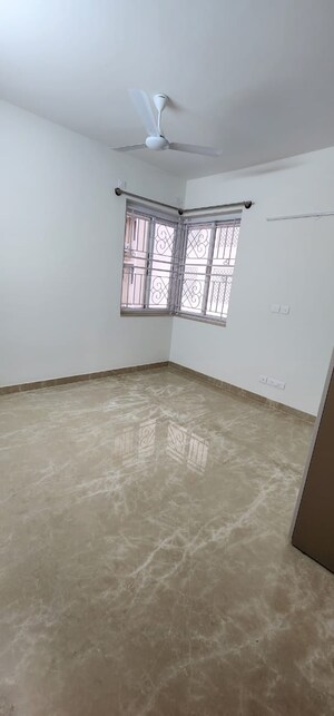 Room in 3 BHK Apartment at Prestige Woodland Park, Cooke Town – for Rent