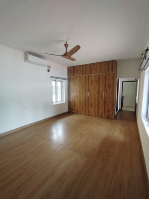 Room in 3 BHK Apartment at Prestige Woodland Park, Cooke Town – for Rent