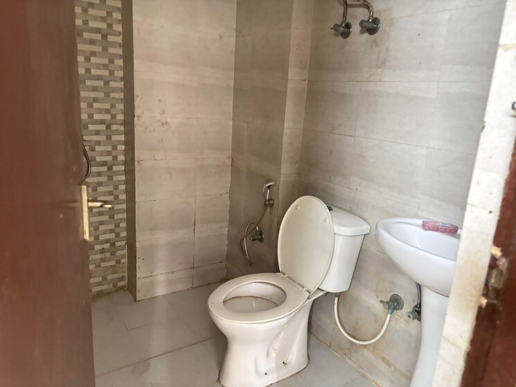 Bathroom, logix-blossom-greens 2 Bedroom 930 Sq.Ft. Apartment In Sector 143 Noida 8633534