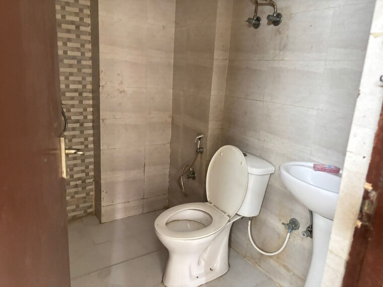 Bathroom, logix-blossom-greens 2 Bedroom 930 Sq.Ft. Apartment In Sector 143 Noida 8633534