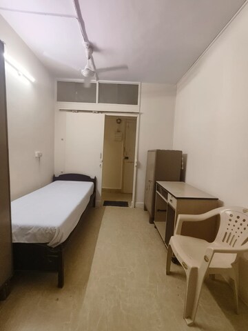 1 BHK Apartment For Rent in Santacruz West