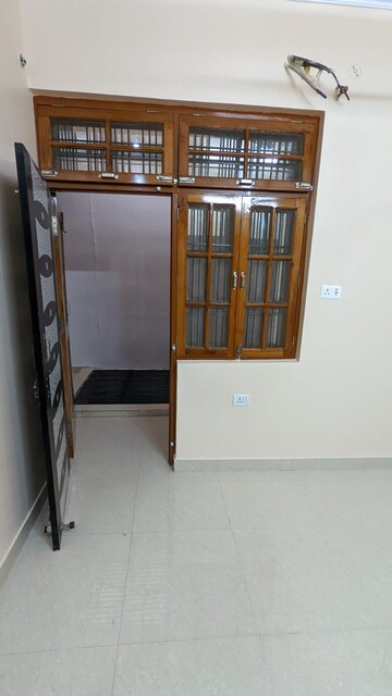 Room in 2 BHK Independent House at Gomti Nagar – for Rent