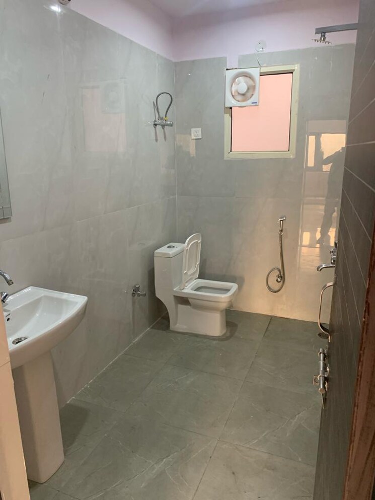 Bathroom, phi iii greater noida 4 Bedroom 2500 Sq.Ft. Builder Floor In Phi Iii Greater Noida Greater Noida 8633559