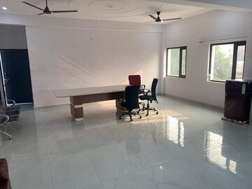 Master Bedroom in 4 BHK Builder Floor at Phi Iii Greater Noida – for Rent