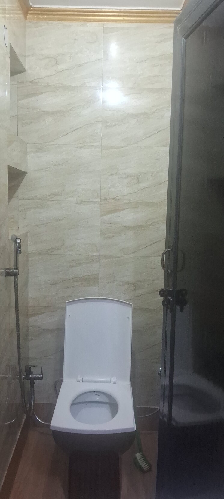 Bathroom, sarita vihar 2 Bedroom 700 Sq.Ft. Apartment In Sarita Vihar Delhi 8633574