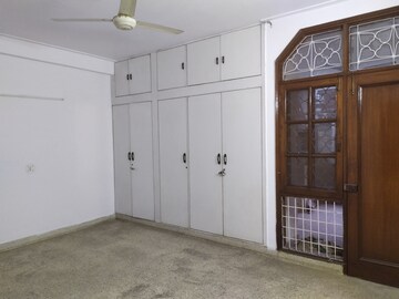 Master Bedroom in 3 BHK Builder Floor at Nehru Enclave – for Rent