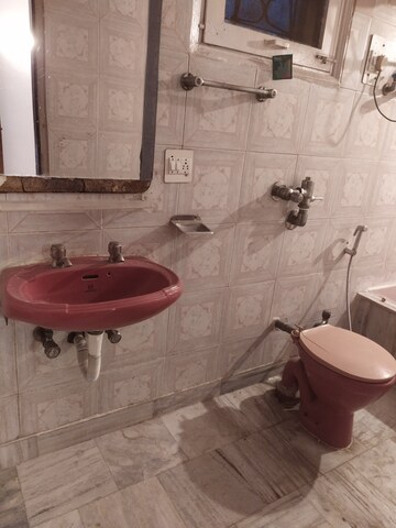 Attached Bathroom in 3 BHK Builder Floor at Nehru Enclave – for Rent