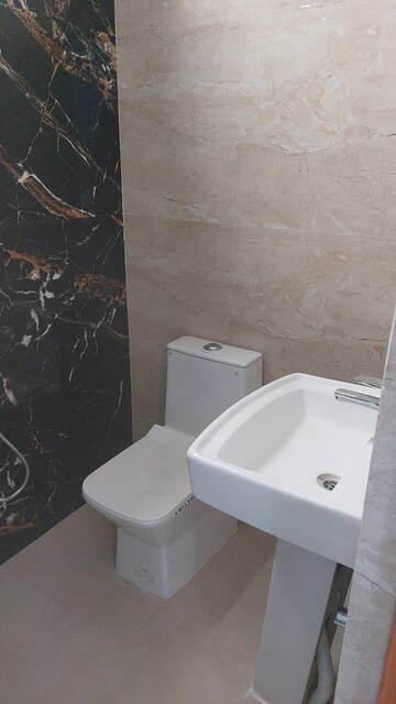 Bathroom in 1.5 BHK Independent House at Gomti Nagar – for Rent
