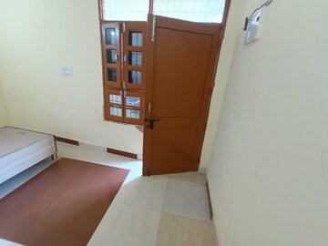 Room in 1.5 BHK Independent House at Mayur Vihar Phase 1 – for Rent