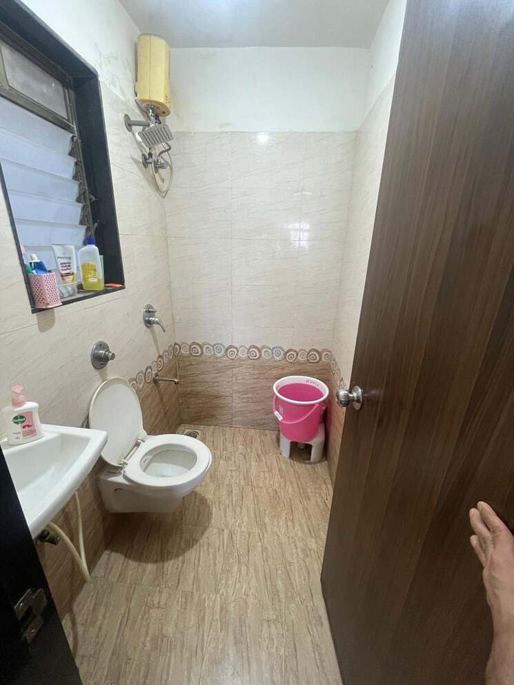 Bathroom, andheri west Pg For Girls In Andheri West 8633621