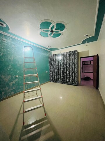 Living Room in 2.5 BHK Builder Floor at Sector 64 – for Rent