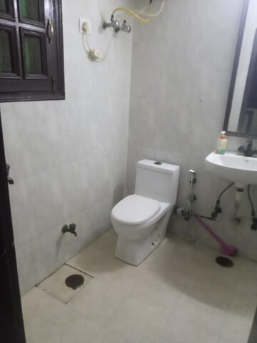 Master Bedroom in 4 BHK Villa at RWA Apartments Sector 19, Sector 19 – for Rent