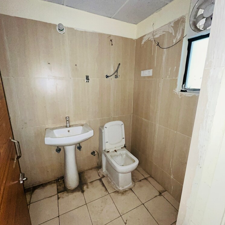 Bathroom, jkg-palm-resort 2.5 Bedroom 1330 Sq.Ft. Apartment In Raj Nagar Extension Ghaziabad 8633695