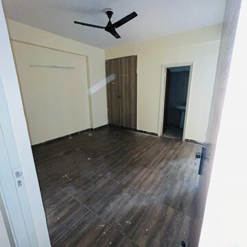 Room in 2 BHK Apartment at JKG Palm Resort, Raj Nagar Extension – for Rent
