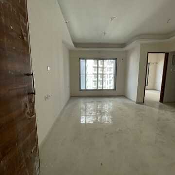 Room in 2 BHK Apartment at Malad East – for Rent