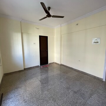Room in 2 BHK Apartment at Malad East – for Rent
