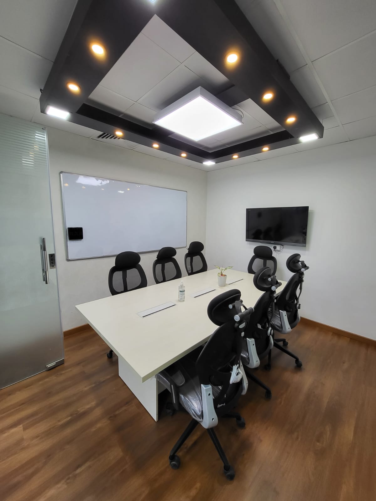 Office Space For Rent in JMD Megapolis