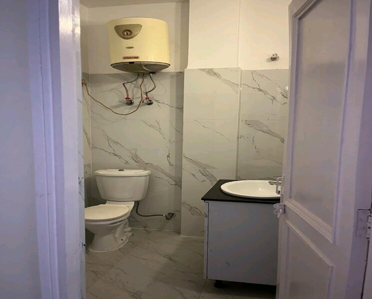 Bathroom, new rajinder nagar 2 Bedroom 900 Sq.Ft. Independent House In New Rajinder Nagar Delhi 8633755