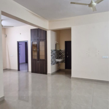 Room in 3 BHK Builder Floor at Kondapur – for Rent