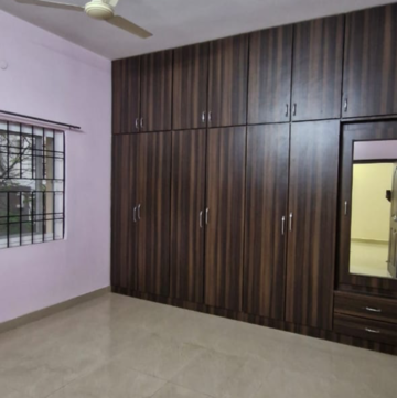 Room in 3 BHK Builder Floor at Kondapur – for Rent
