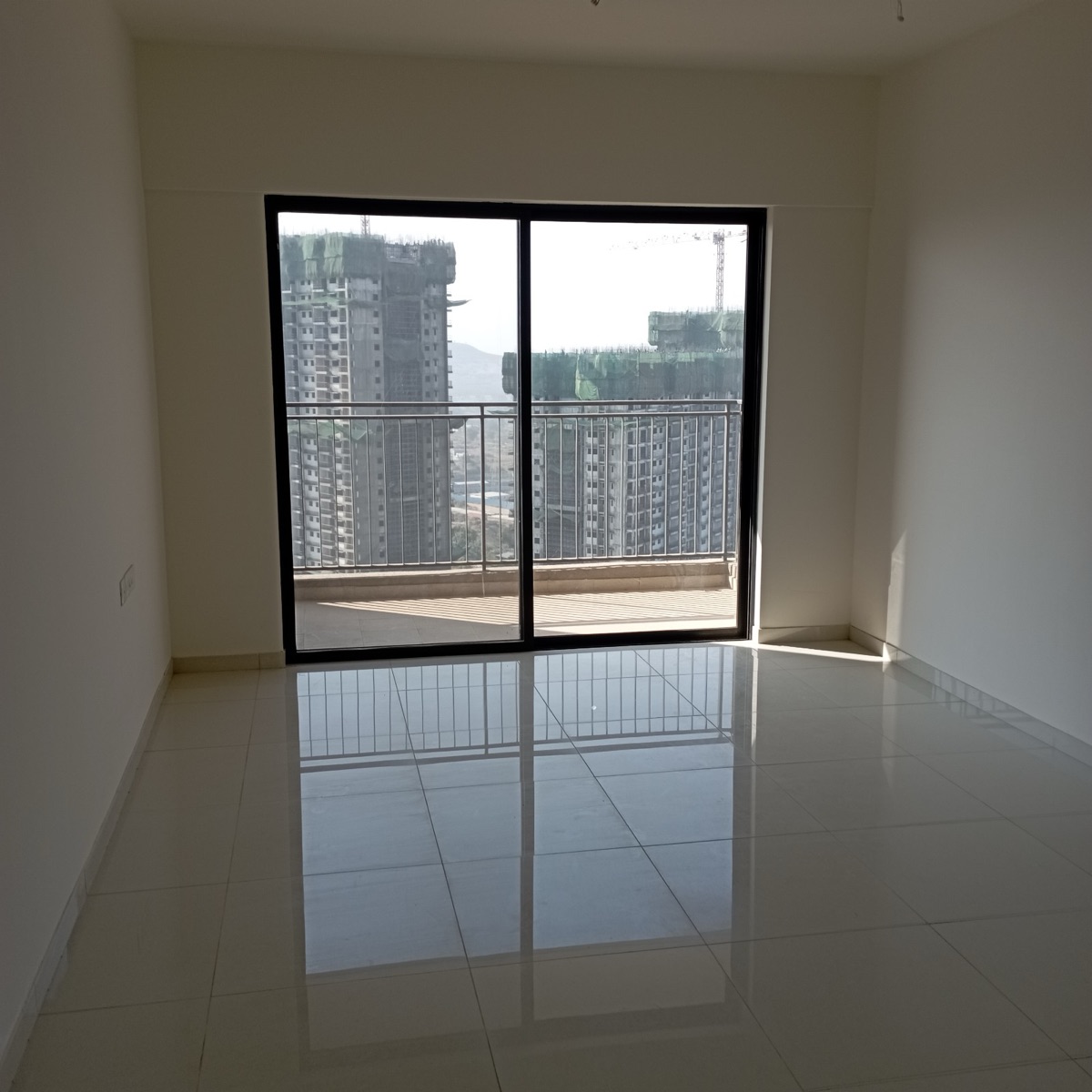 2.5 BHK + Pooja Room,Study Room Apartment For Sale in Shapoorji Pallonji Vanaha Golfland