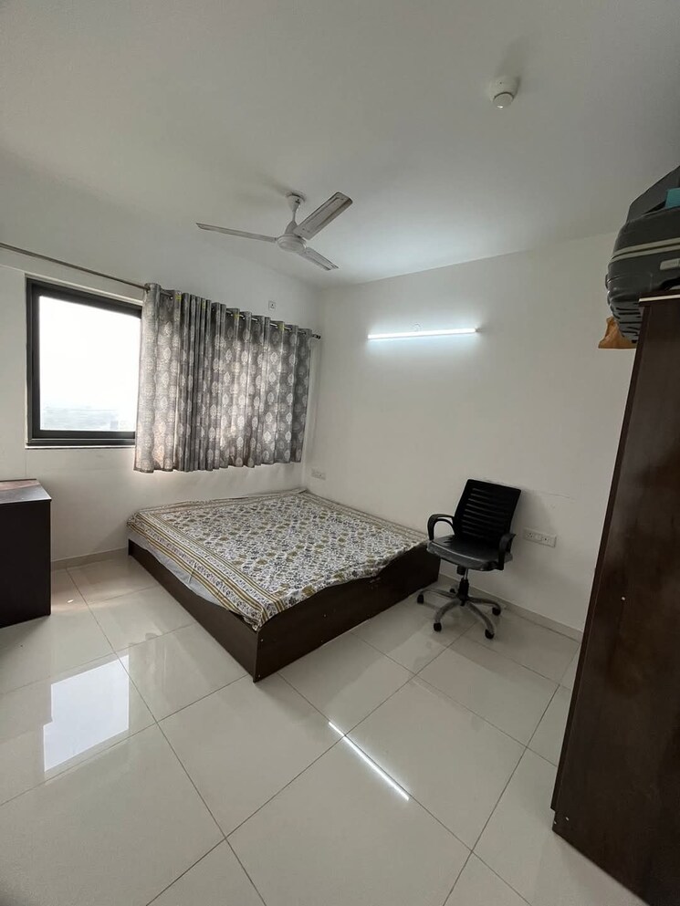 Master Bedroom, amanora-gold-towers 2 Bedroom 614 Sq.Ft. Apartment In Hadapsar Pune 8633869