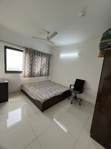 Master Bedroom in 2 BHK Apartment at Amanora Gold Towers, Hadapsar – for Rent