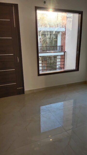 Room in 3 BHK Apartment at NK Savitry Enclave, Vip Road – for Rent