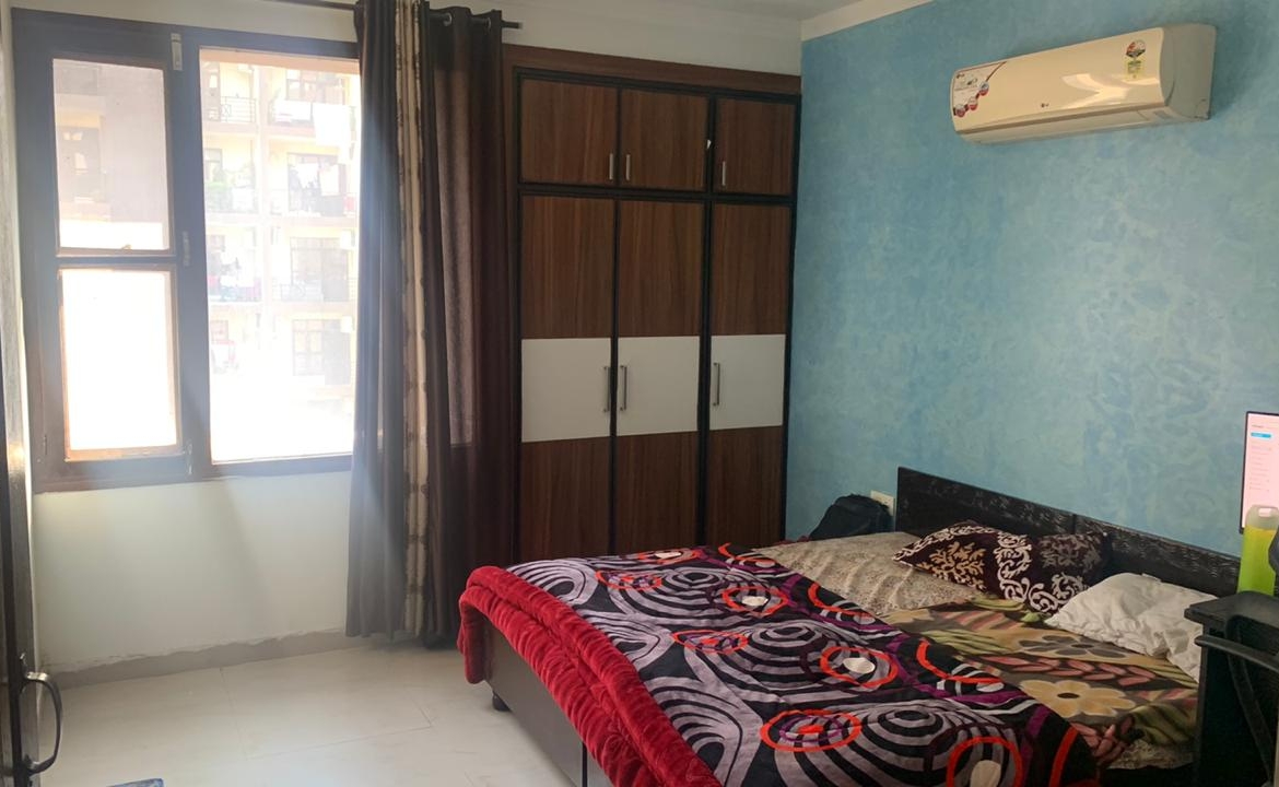 2.5 BHK + Servant Room Apartment For Rent in Maya Garden City