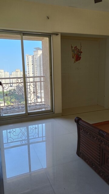 Room in 2 BHK Apartment at Hiranandani Estate, Ghodbunder Road – for Rent